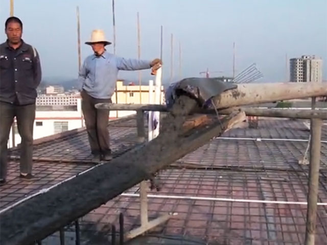 山東力源機(jī)械，車載式攪拌拖泵一體機(jī)現(xiàn)場(chǎng)施工視頻